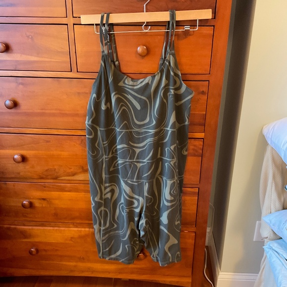 EUC Universal Standard Next to Naked Bodyshort Size L 22/24, Olive Swirl - Picture 1 of 9